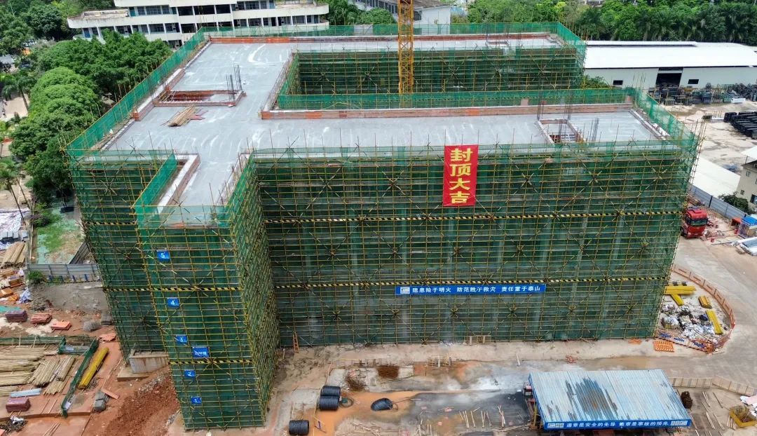 歷時(shí)73天！南寧四十三中2#教學(xué)樓主體結(jié)構(gòu)順利封頂